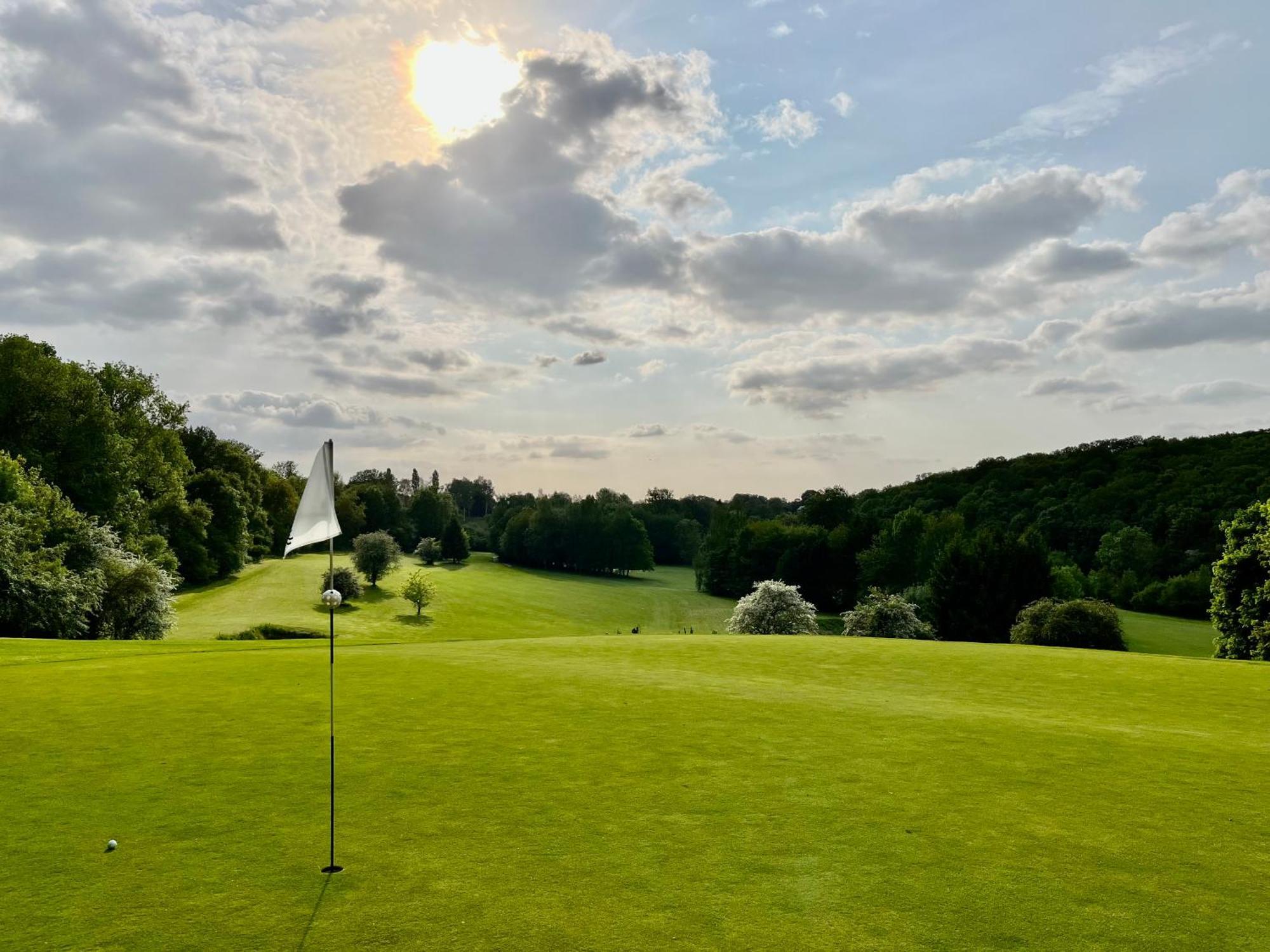 Golf & Hotel De Falnuee Mazy Exterior photo