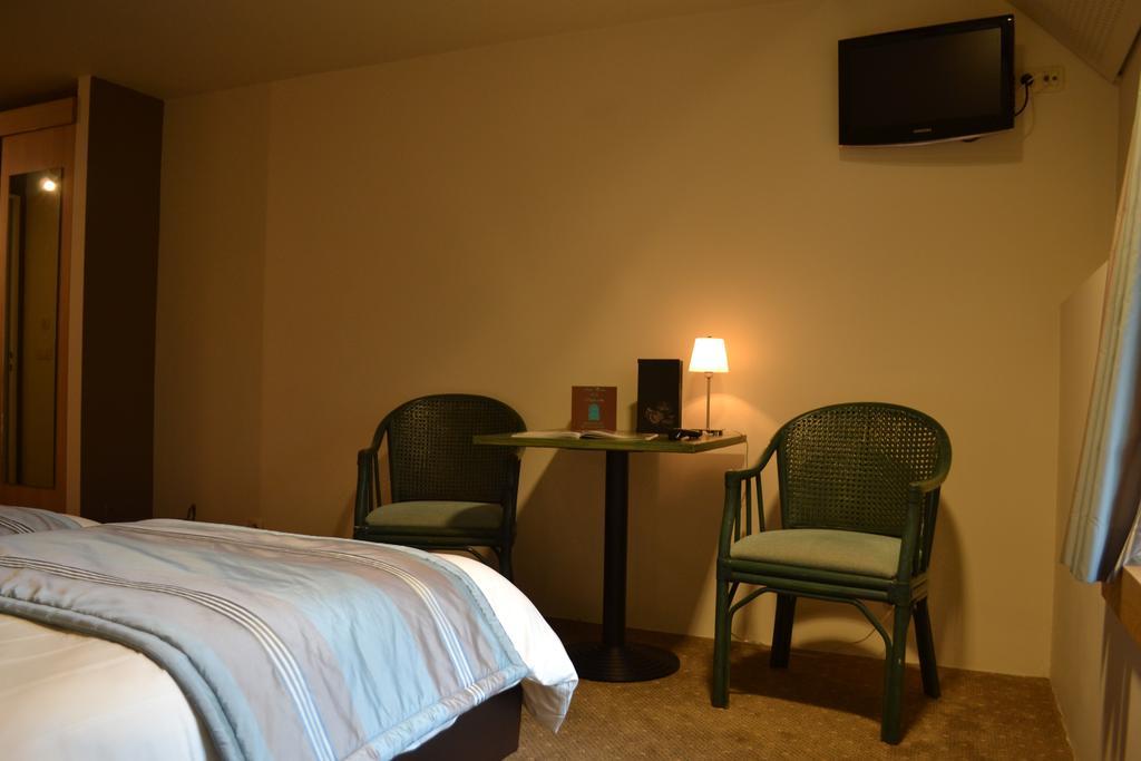 Golf & Hotel De Falnuee Mazy Room photo